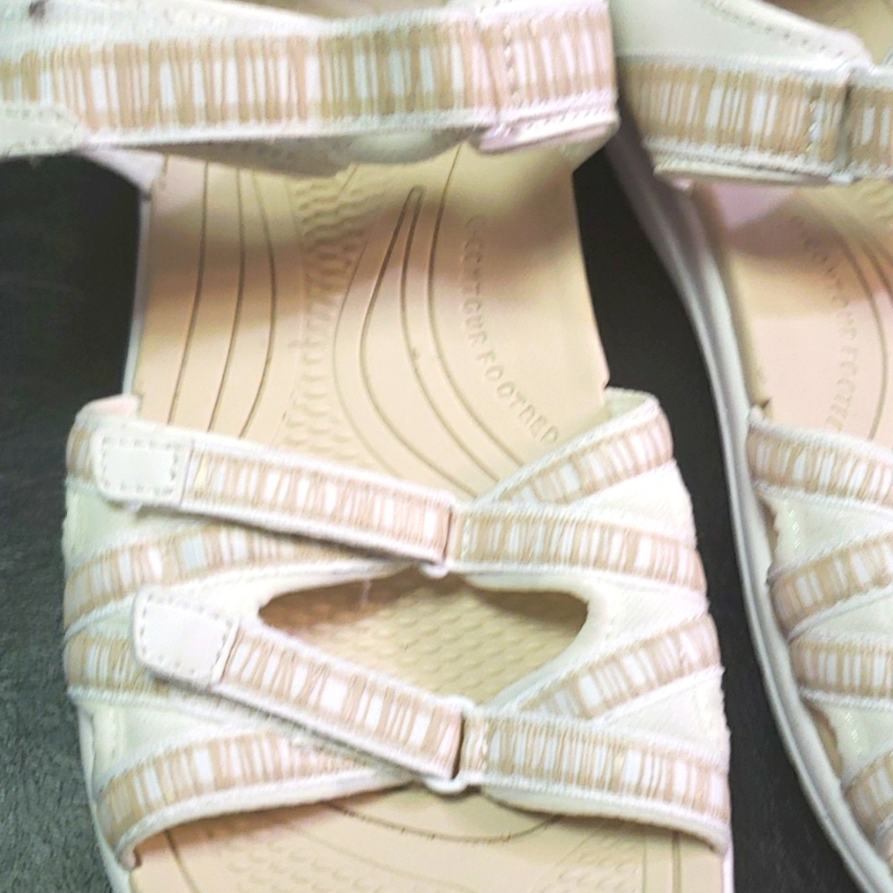 COPY - Ryka Sport women's outdoors Sandals Savannah white and beige size 9.5MlW - Picture 2 of 4